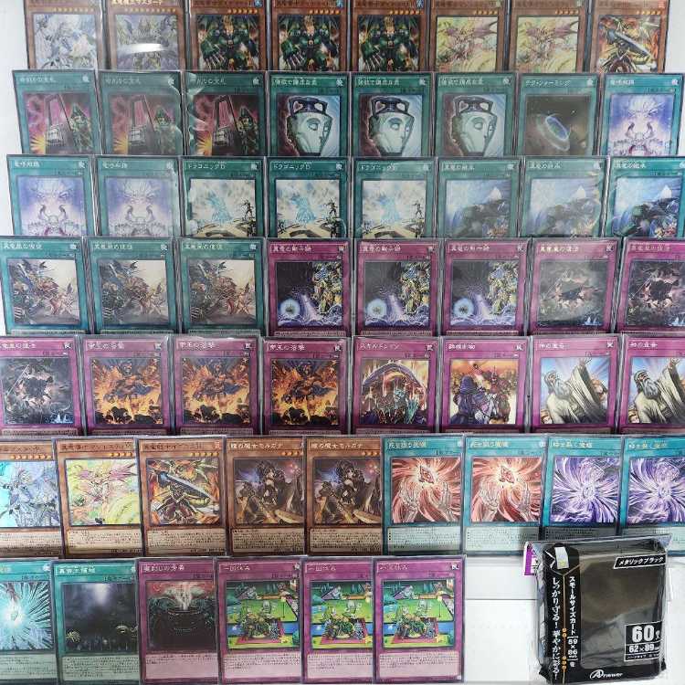 Mountain Store Fast Shipping Life-Shaving True Dragon Deck The Monarchs Erupt True King's Return True Draco Apocalypse Disciples of the True Dracophoenix Dragonic Diagram True Dracophoenix Dragonic Diagram True Dragon Demon King Master P