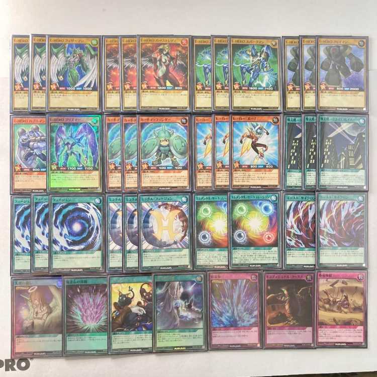 Rush Full-fledged construction [E-HERO] deck and double sleeves 《 Elemental HERO Prisma Hajimari no Hoshi Elemental HERO Shining Flare Wingman E・HERO Burst Wingman Graceful Charity》.