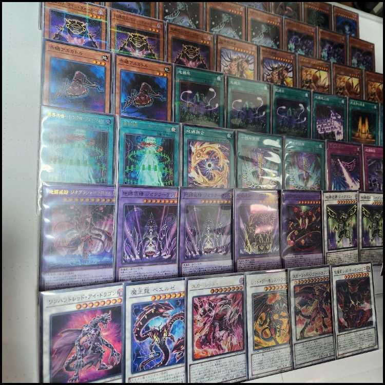 山屋　即日発送　地縛神デッキ　地縛戒隷デッキ　地縛神 スカーレッド・ノヴァ 十種神鏡陣 地縛戒隷 ジオクラーケン 異界共鳴-シンクロ・フュージョン 地縛囚人 ストーン・スィーパー