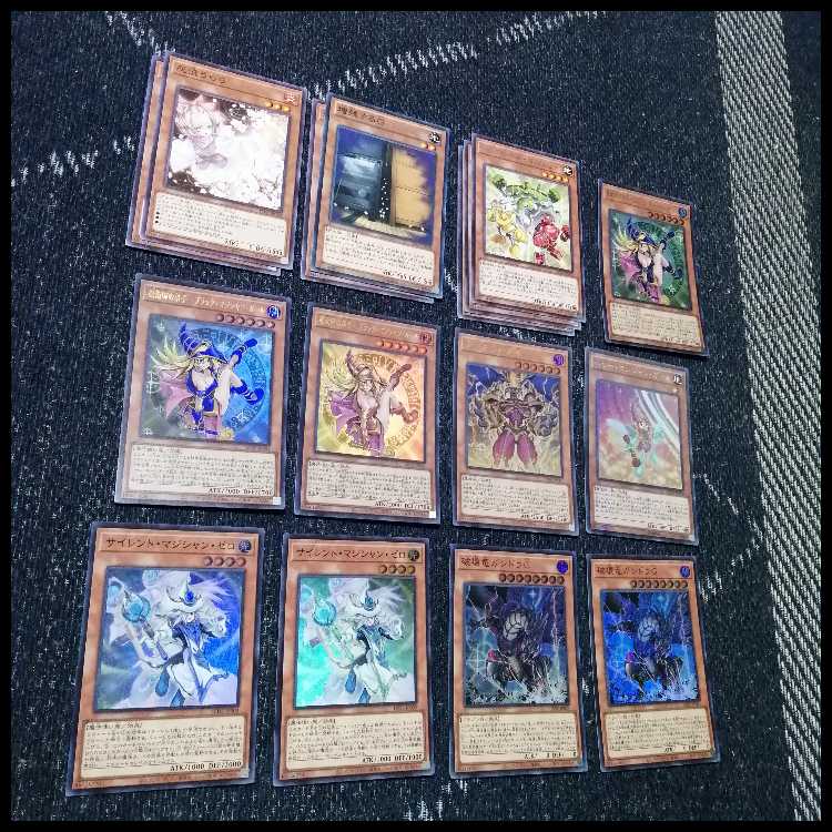 Yu-Gi-Oh! Golden Chest of Light Deck Black Magician Girl [04401].