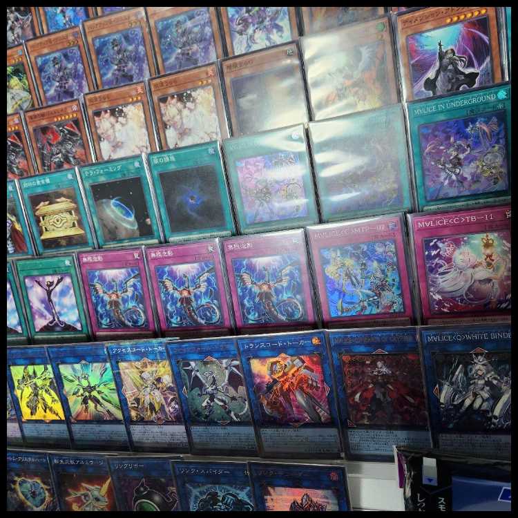 Mountain shop M∀LICE deck Ma Squirrel deck M∀LICE<P>White Rabbit M∀LICE<P>Dormouse M∀LICE IN UNDERGROUND Ma Squirrel<P>Ho Wight Rabbit 1枚