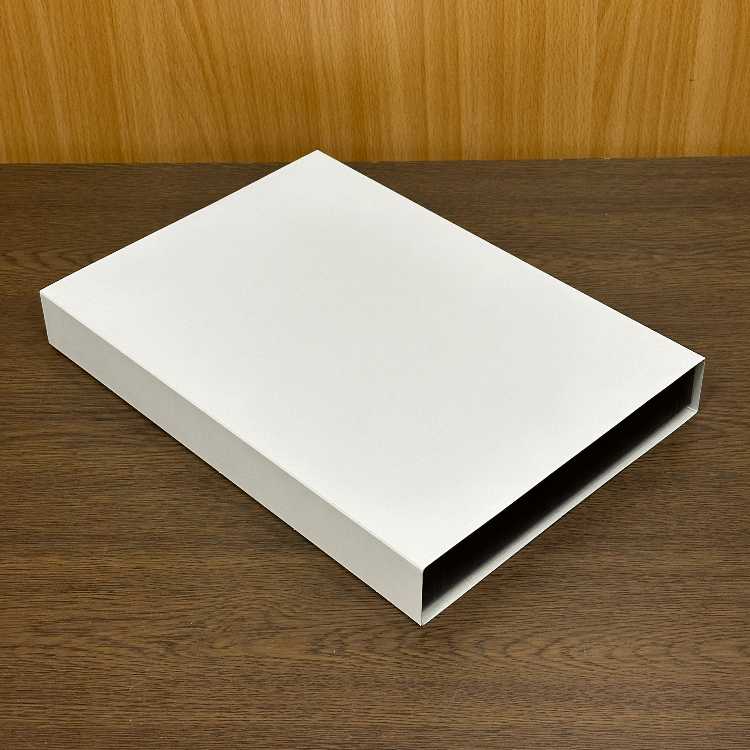 Yu-Gi-Oh! The Three Phantom Gods Special Card Set in stainless steel (Obelisk the Tormentor Slifer the Sky Dragon The Winged Dragon of Ra) 1枚