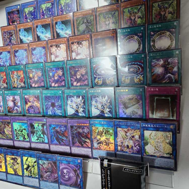 山屋　即日発送　黄金櫃ブラック・マジシャンデッキ ティマイオスの眼光 王のしもべ-ブラック・マジシャン マジシャン・オブ・ブラックカオス・MAX 滅びの黒魔術師 黒魔導のカーテン 魔術師の弟子-ブラック・マジシャン・ガール 照花繚乱の霊使い 1枚