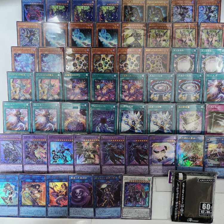 山屋　即日発送　黄金櫃ブラック・マジシャンデッキ ティマイオスの眼光 王のしもべ 四花繚乱の霊使い  マジシャン・オブ・ブラックカオス・MAX 滅びの黒魔術師 黒魔導のカーテン 魔術師の弟子-ブラック・マジシャン・ガール  精霊コロゾ 1枚