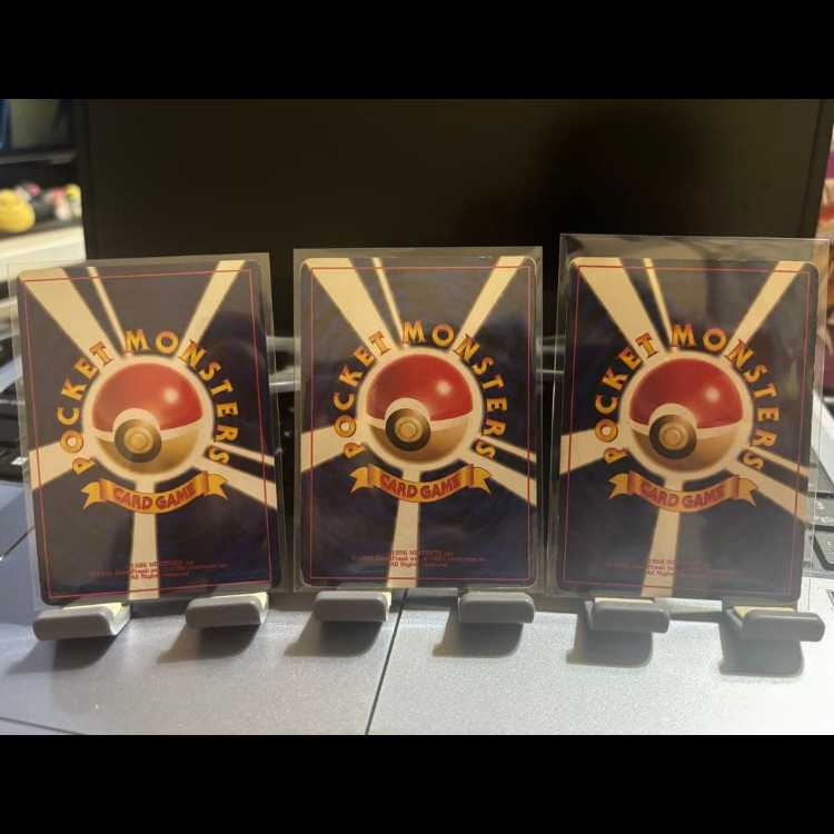 ★Rare Back-Side Pokémon Card Set: Charizard, Charmeleon, and Charmander (3-Card Set) 1枚