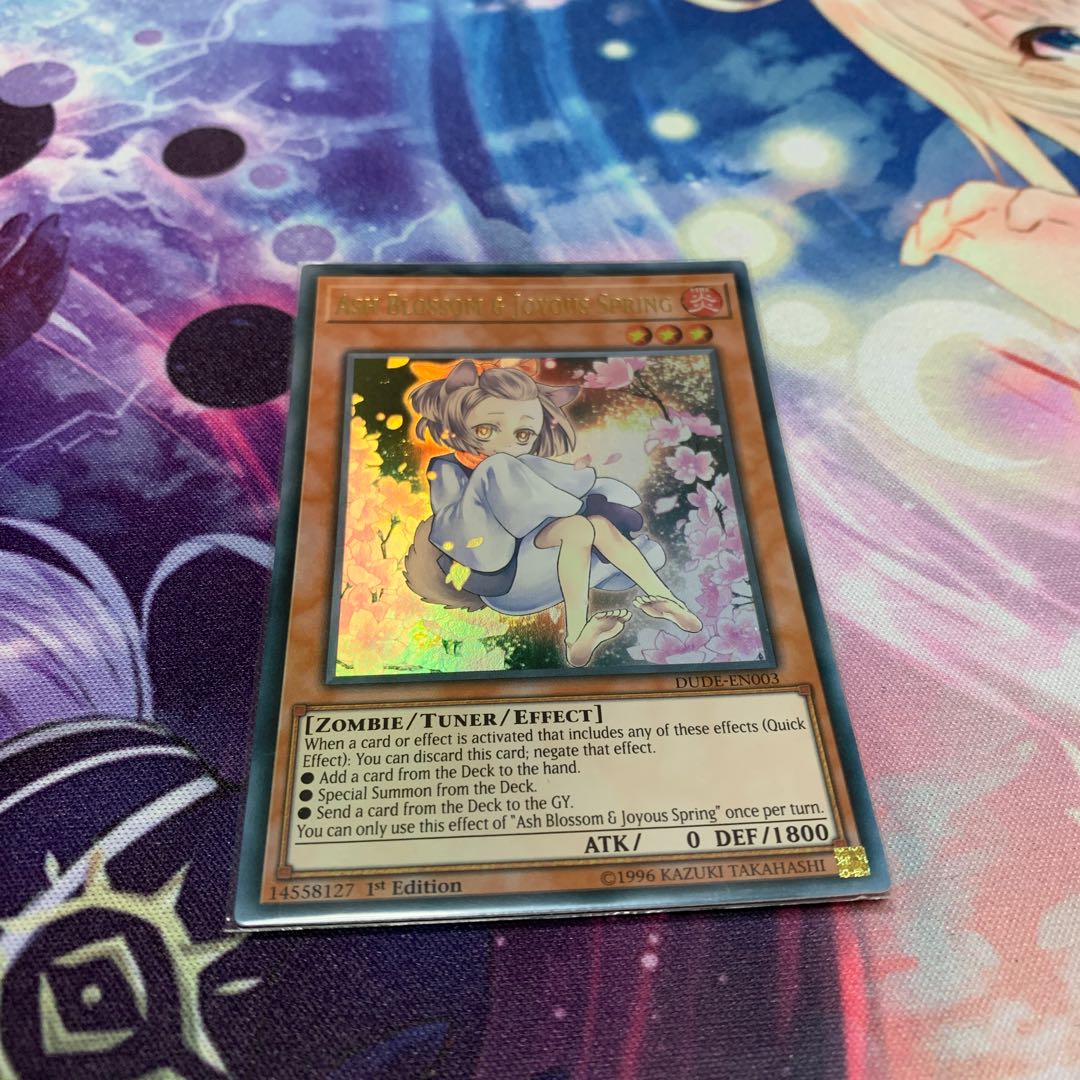 灰流うらら英語版