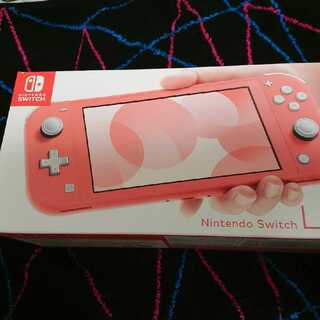 19日まで出品新品未使用Nintendo Switch Light コーラル