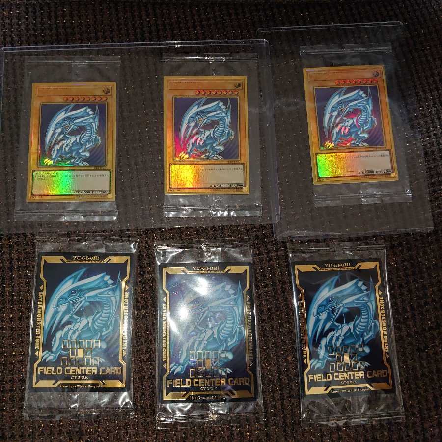 Blue-Eyes White Dragon Premium Gold Rare New Unopened