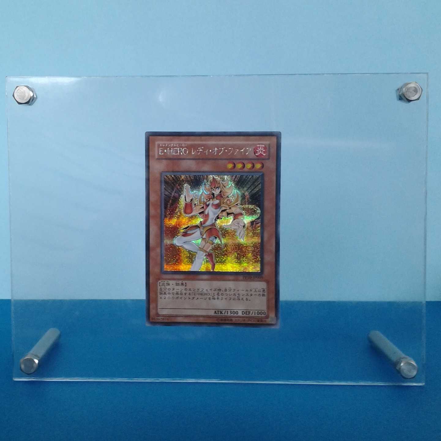 E-HERO Lady of Fire Trekker Case (with photo stand)