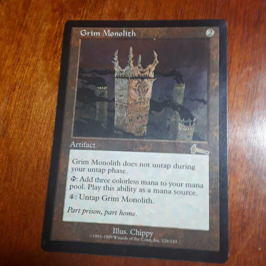 厳かなモノリス