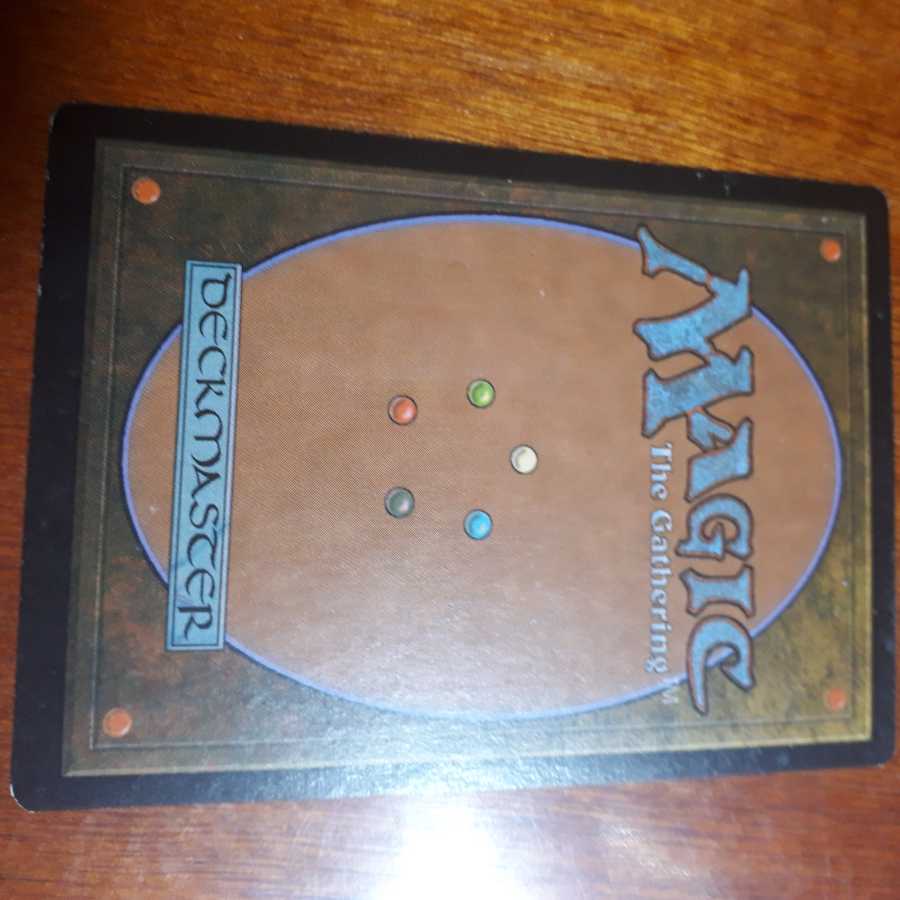 厳かなモノリス