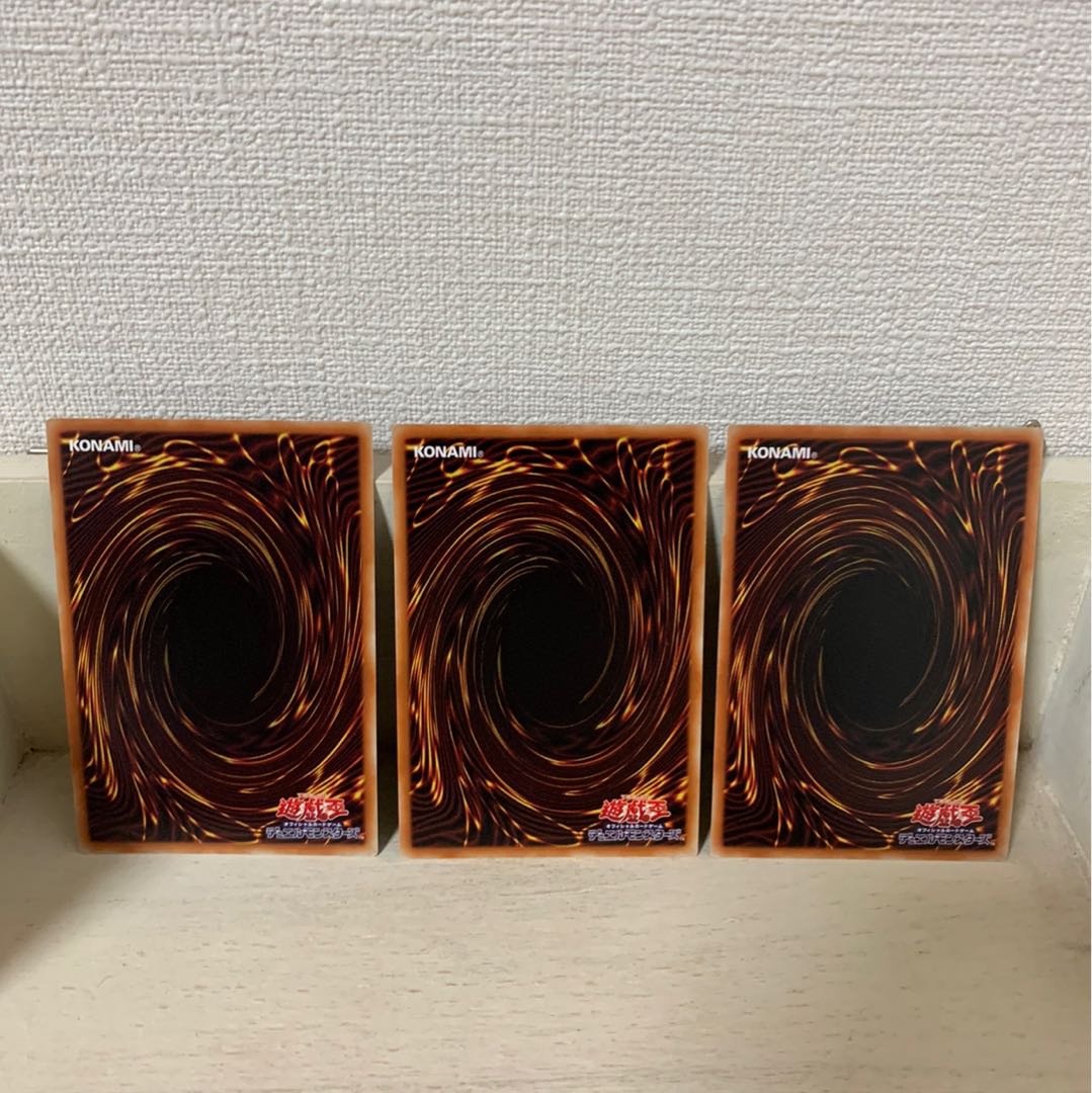 Blue-Eyes White Dragon Millennium Ultra Rare 3-Card Set Prismatec God Box