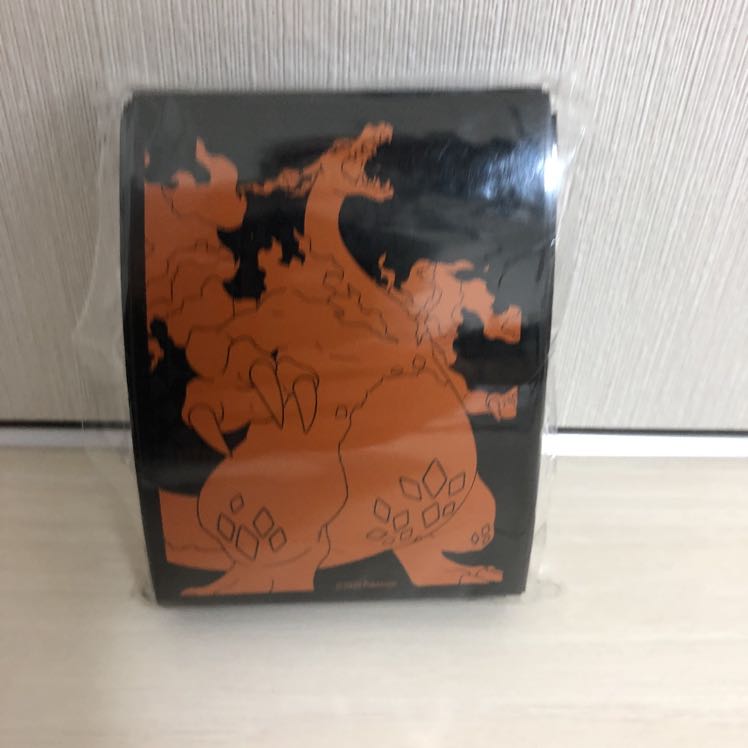 新品未開封 海外版 公式 リザードン vmax スリーブ 65枚入