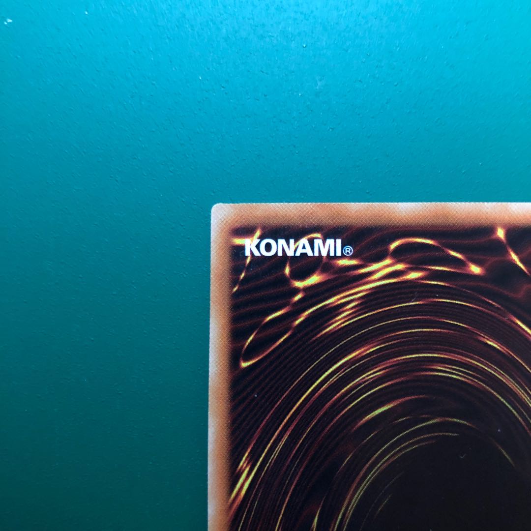 ブラック・マジシャン・ガール ホログラフィックレア