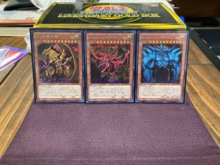 三幻神（オシリスの天空竜,オベリスクの巨神兵,ラーの翼神竜）シークレットレア