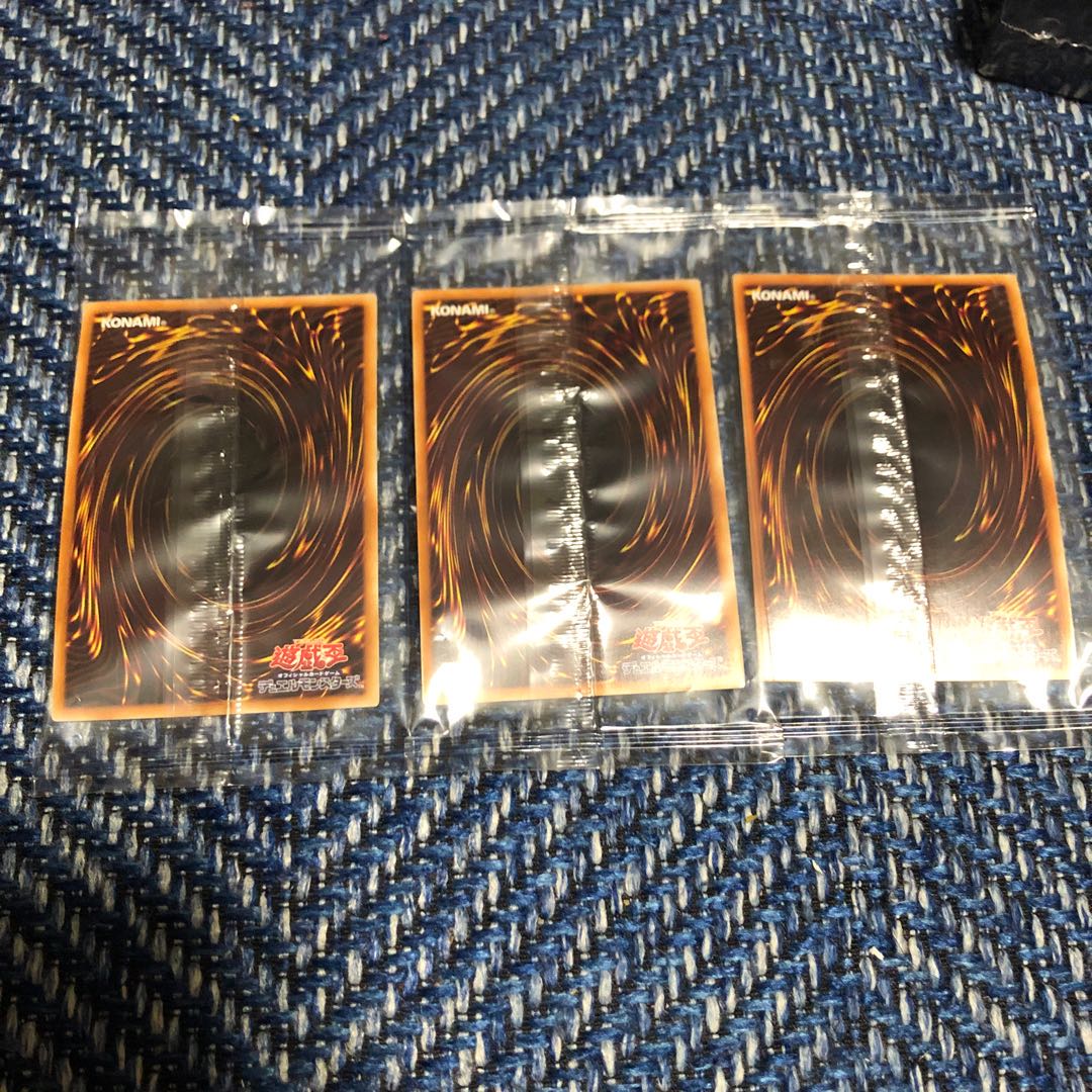 ブルーアイズ　レッドアイズ　ブラックマジシャン　ゴールド　未開封