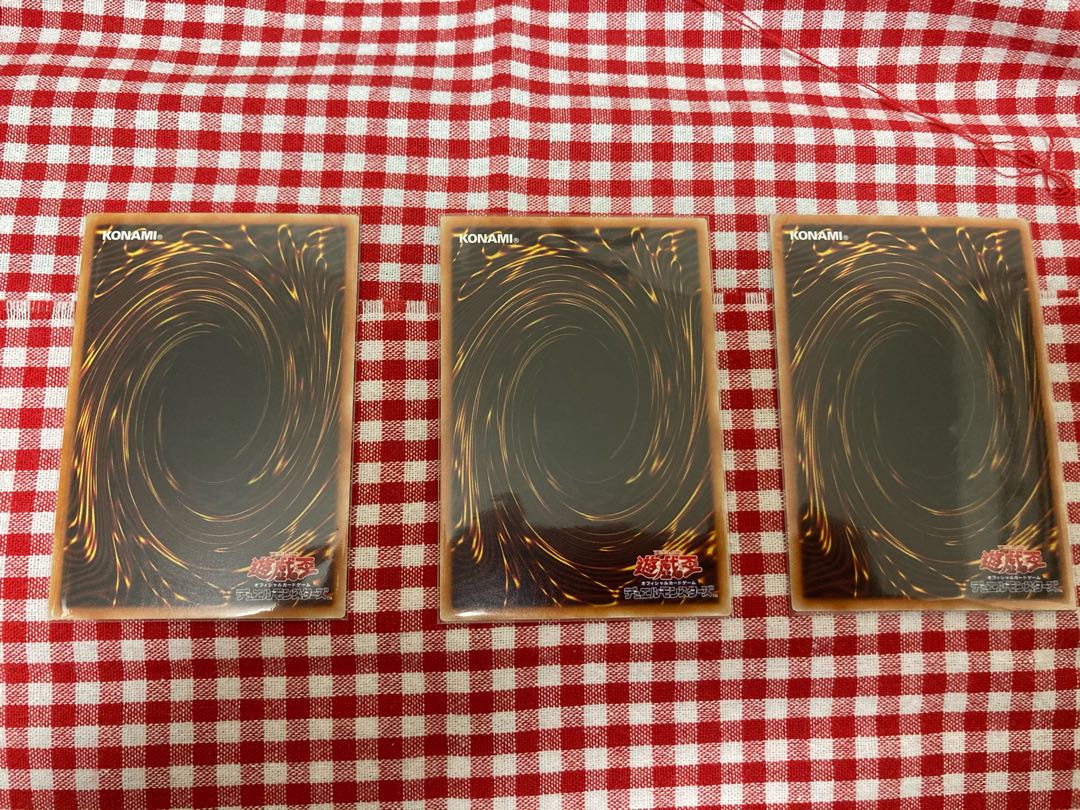 真紅眼の黒竜 シークレットレア　絵違い