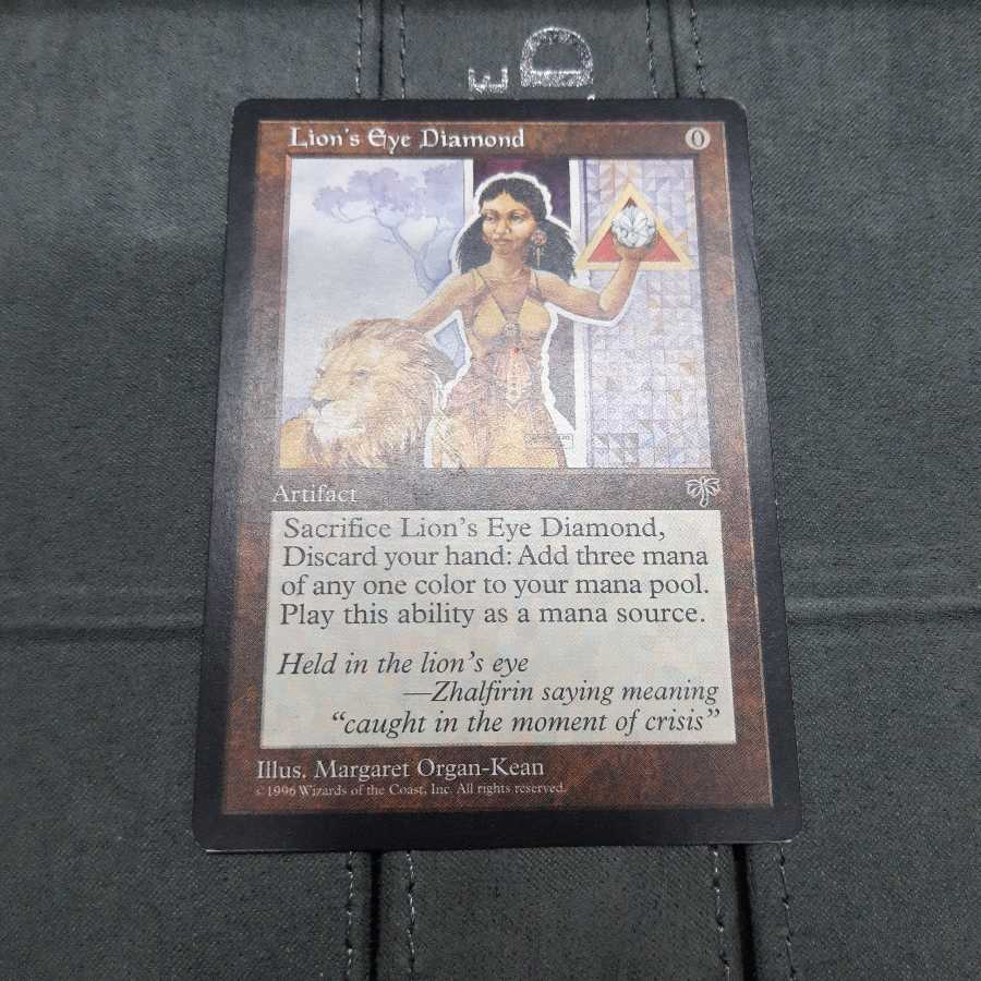 ライオンの瞳のダイアモンド　厳かなモノリス　英語　専用