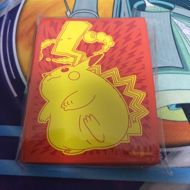 新品未開封　海外版　公式　ピカチュウVMAX スリーブ  65枚入　ピカチュウ
