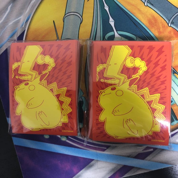 新品未開封 海外版 公式 ピカチュウVMAX スリーブ 65枚入 2個