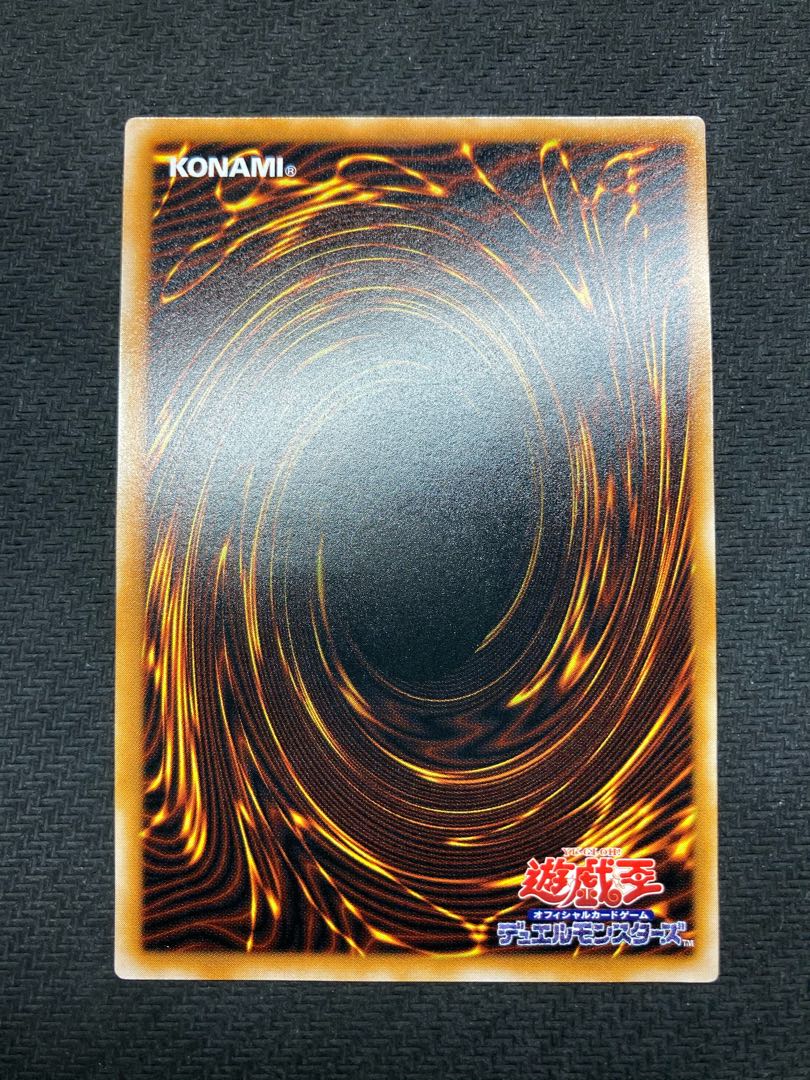 【完美品級、マグネットローダー付】ブラックマジシャン　レリーフ