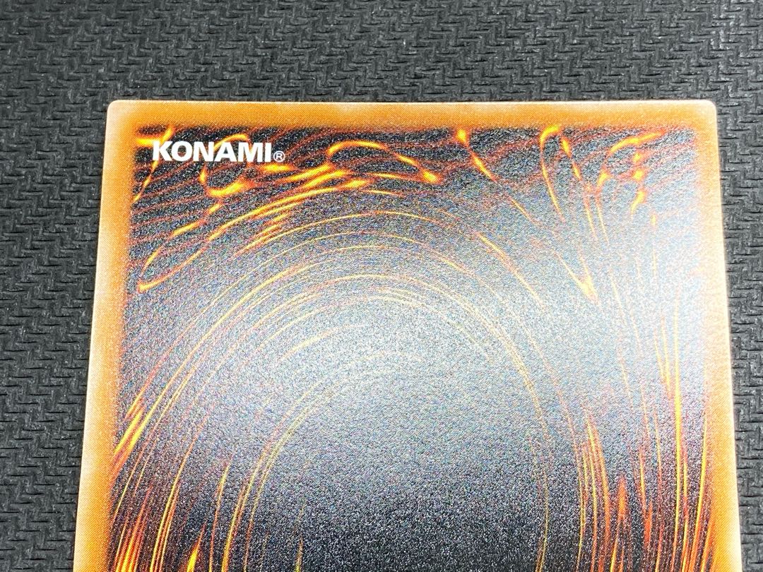 【完美品級、マグネットローダー付】ブラックマジシャン　レリーフ