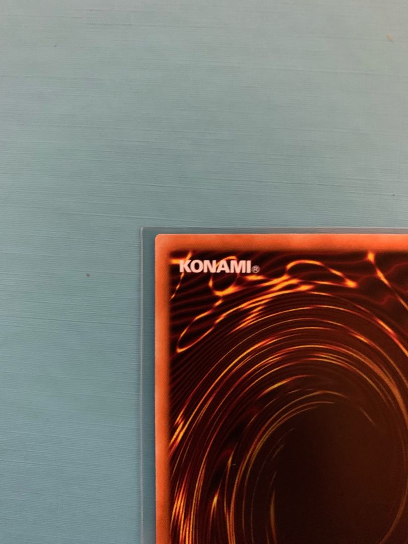 ブラック・マジシャン・ガール ホログラフィックレア