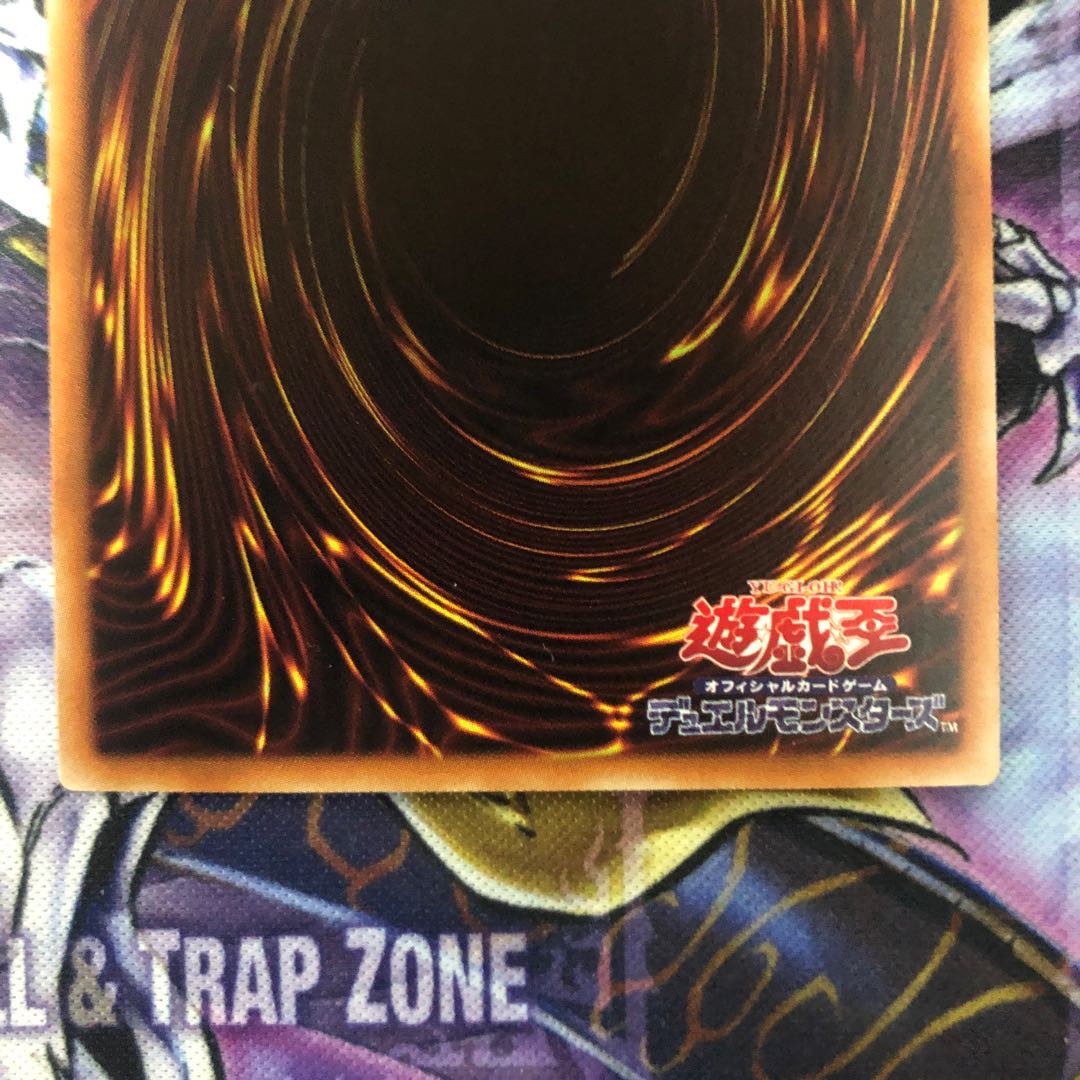 ブラック・マジシャン・ガール ホログラフィックレア