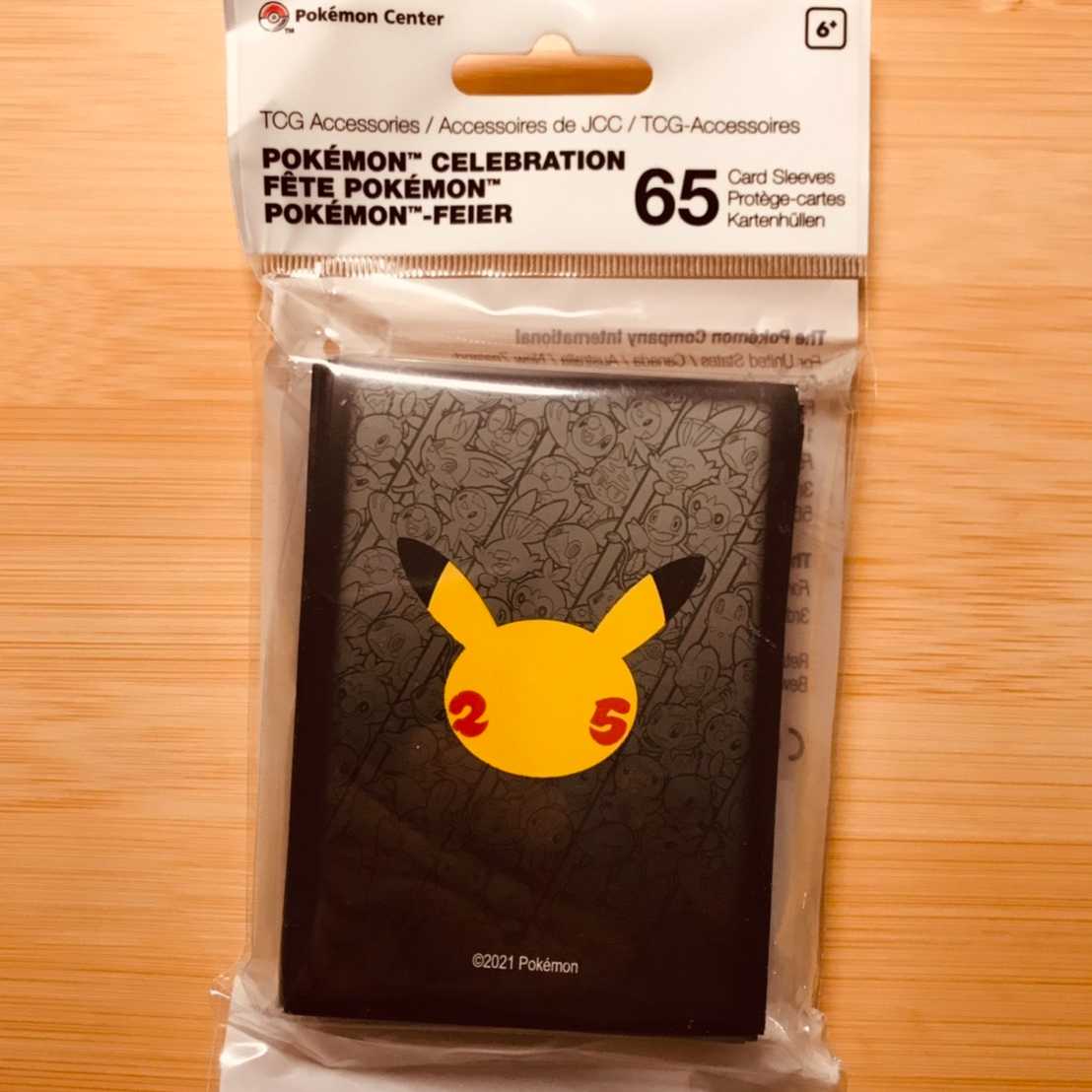 【海外限定】 25周年記念 スリーブ ブラック ピカチュウ