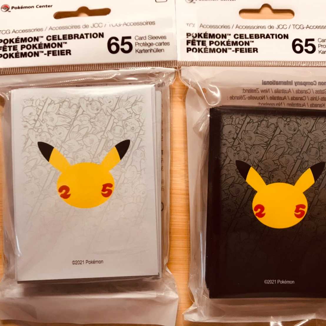 【海外限定】 25周年記念 スリーブ ホワイト ブラック ピカチュウ 2セット