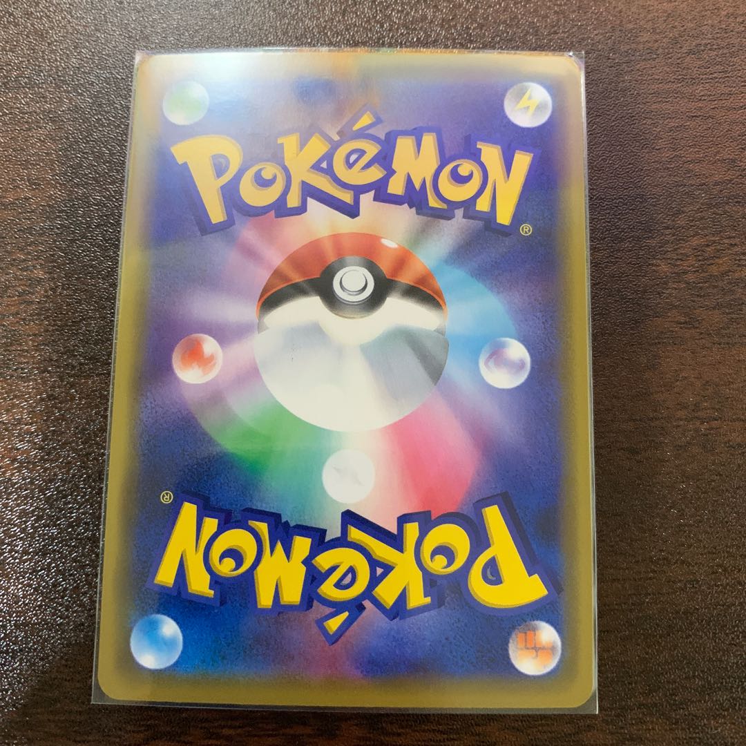 海で遊ぶピカチュウ