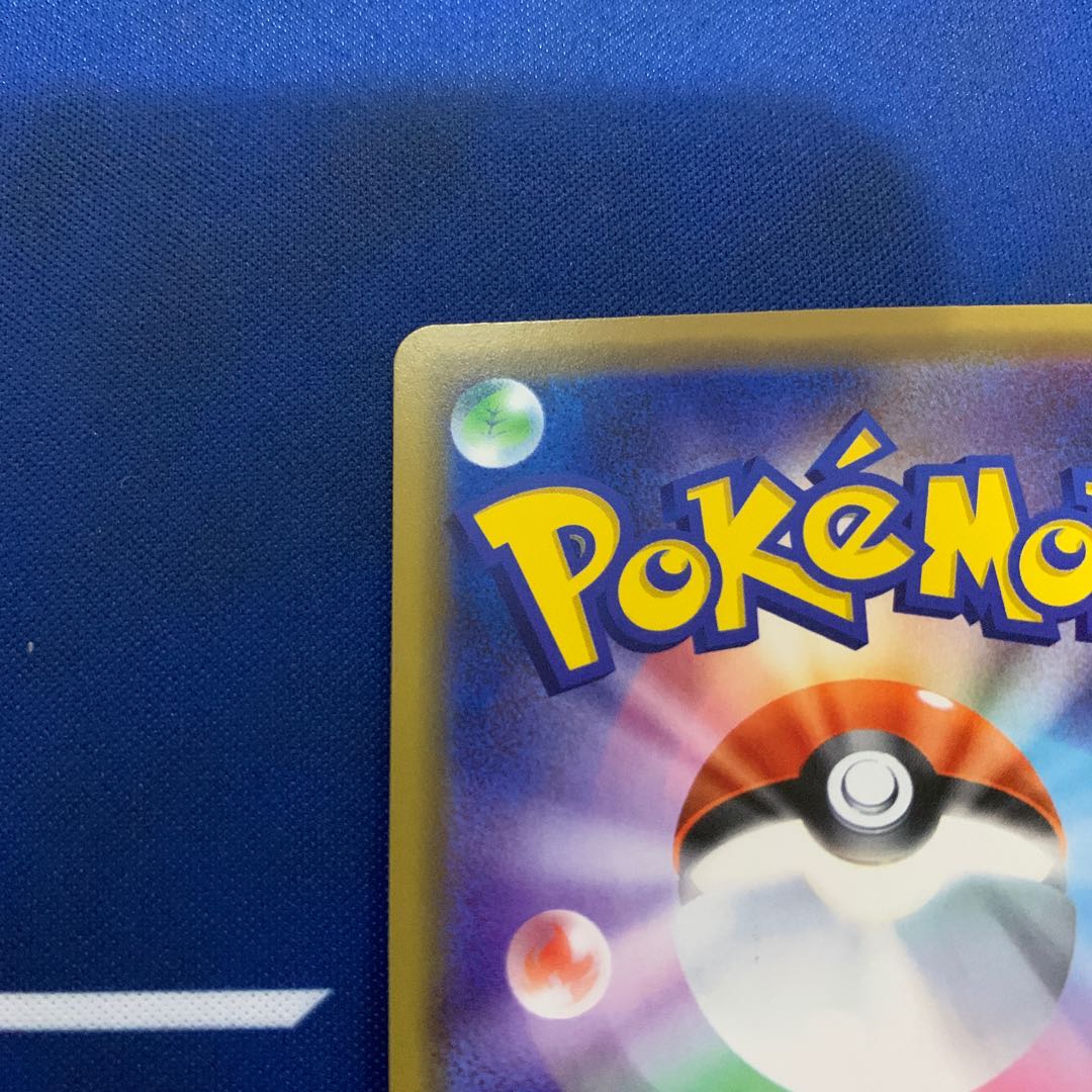 海で遊ぶピカチュウ