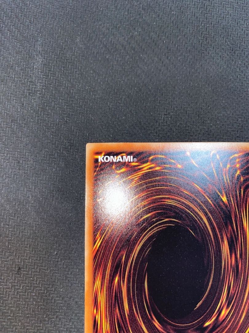 ブラック・マジシャン・ガール ホログラフィックレア