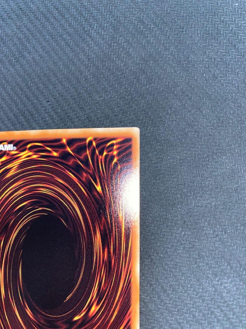 ブラック・マジシャン・ガール ホログラフィックレア