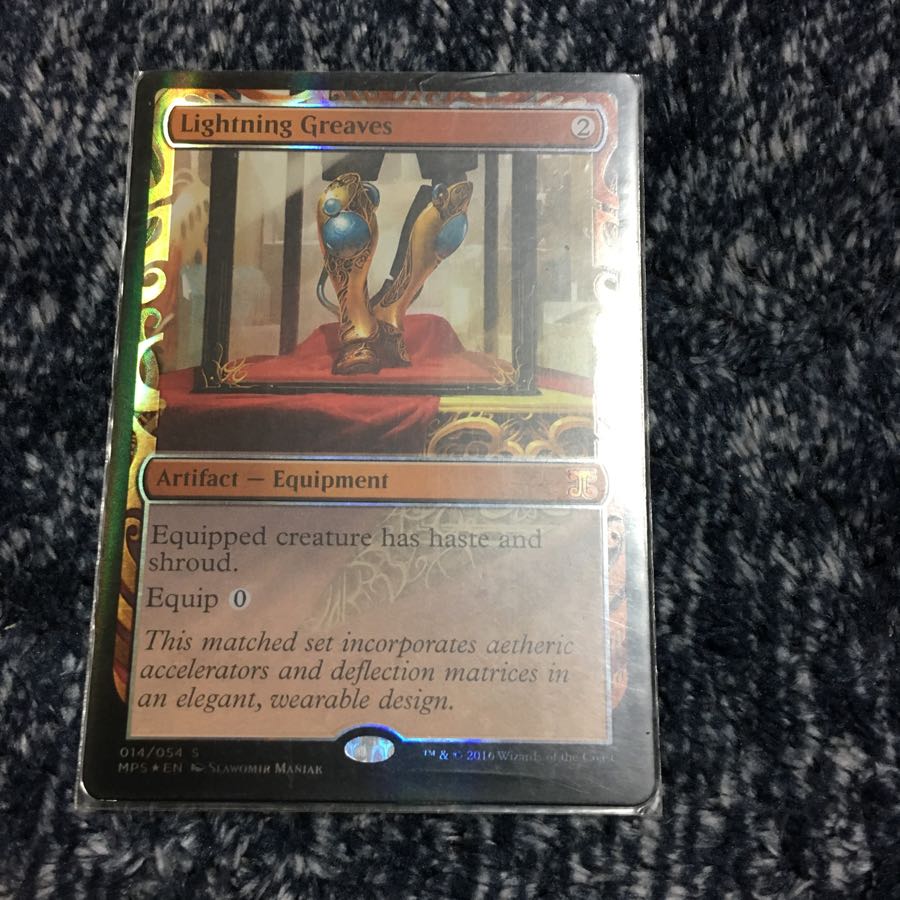 稲妻のすね当て