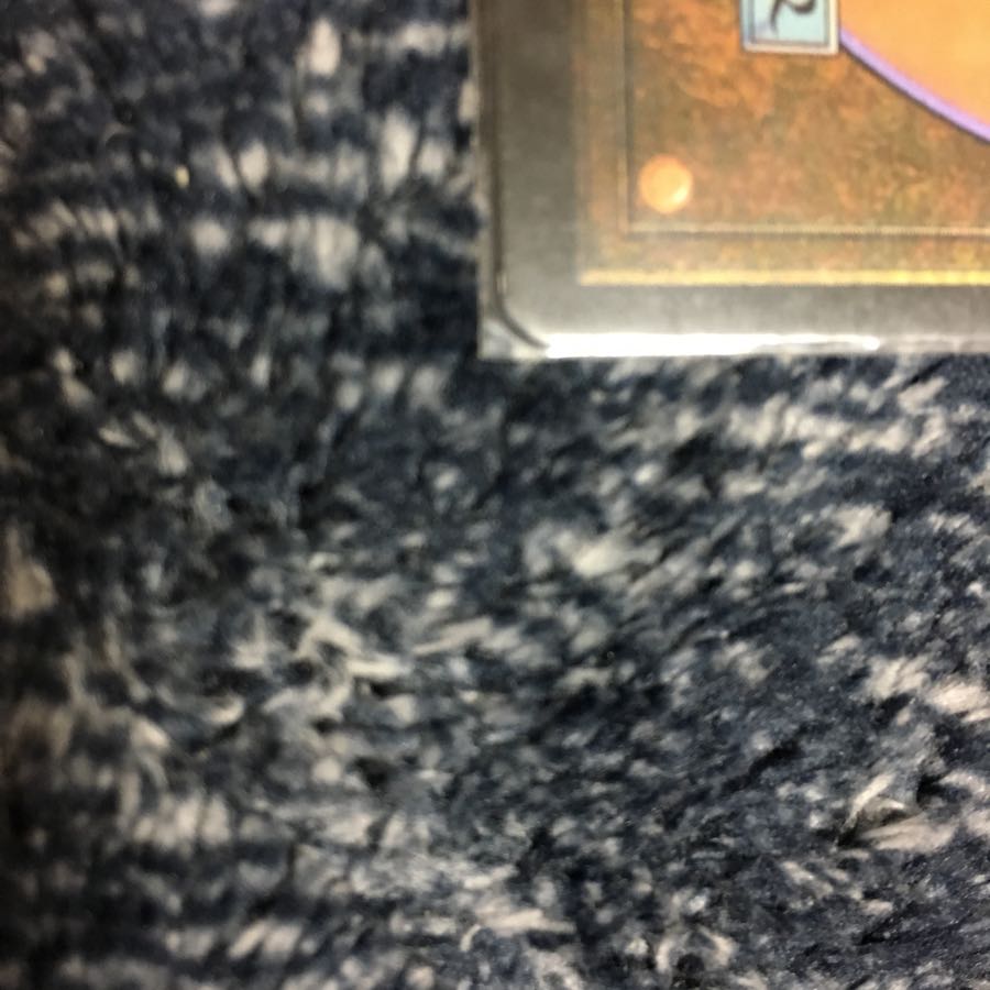 稲妻のすね当て