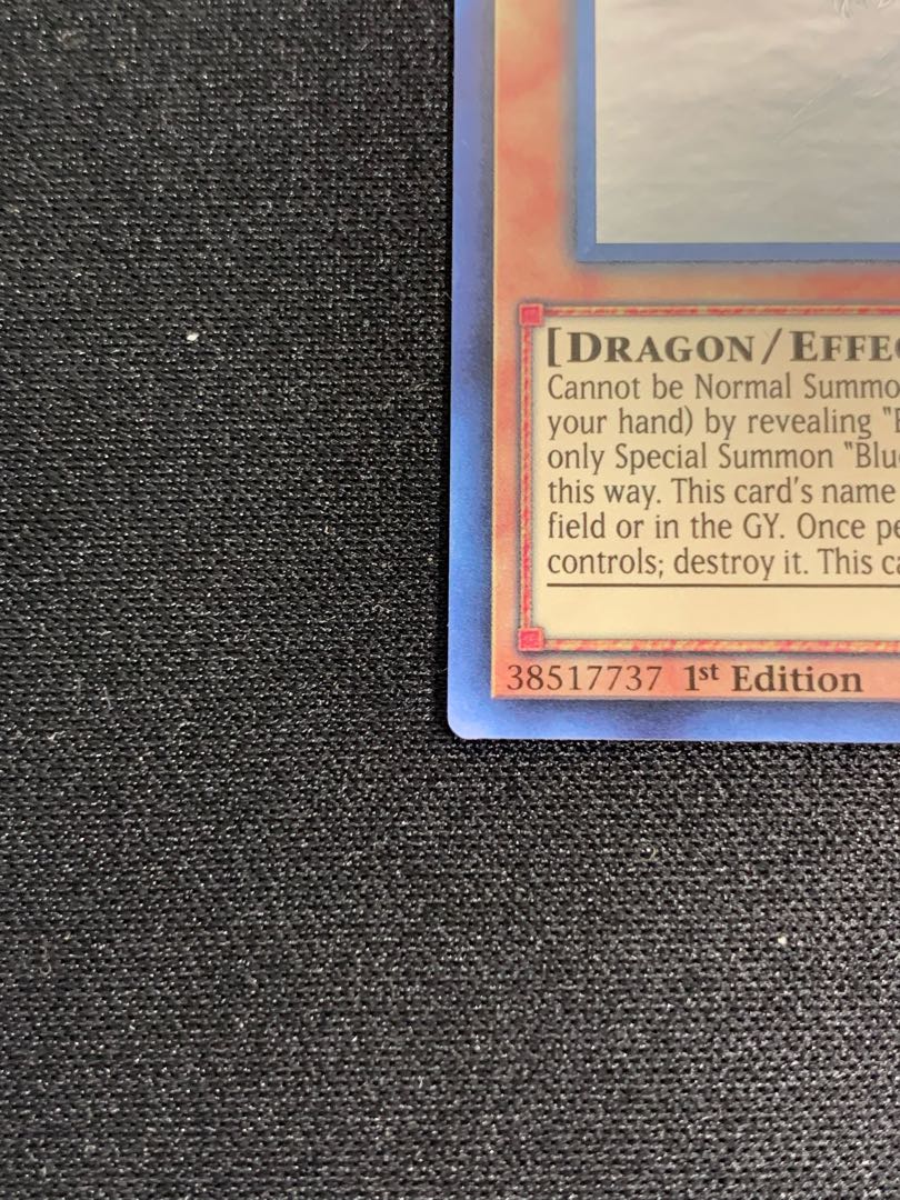 (早い者勝ち)青眼の亜白龍Ghosts From the Past ホロ 北米