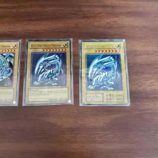 大特価遊戯王カード　ブルーアイズホワイトドラゴン　４枚セット　初期あり
