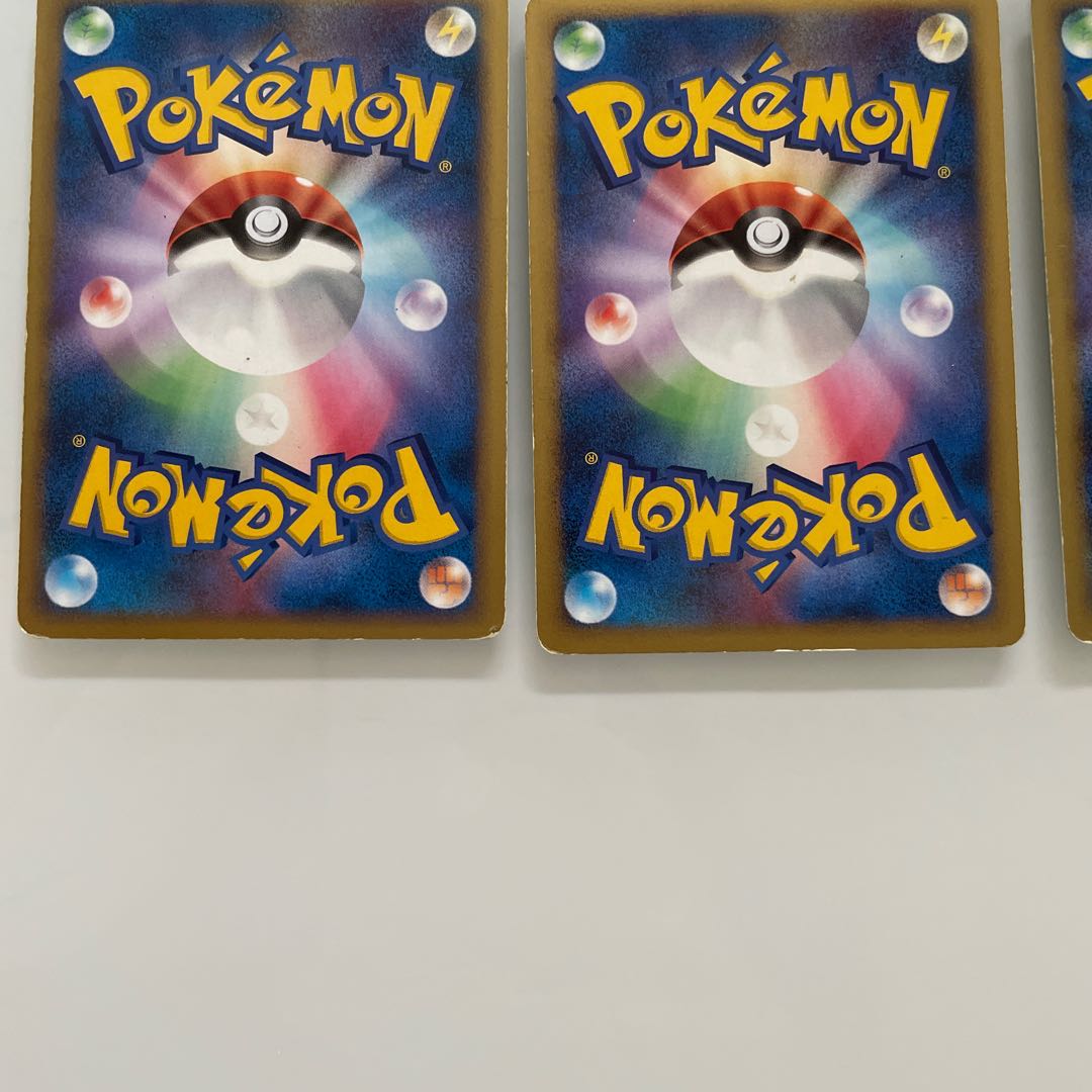 Assorted Pokemon Cards 1枚