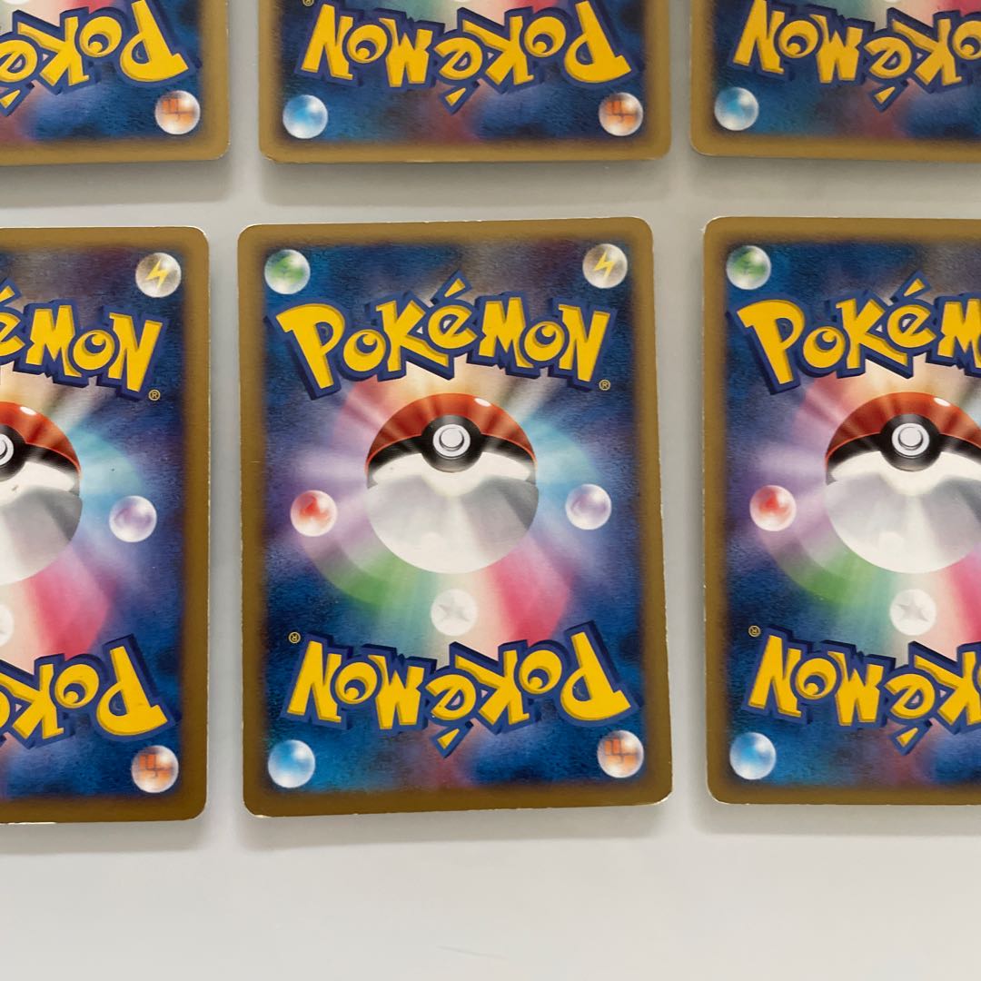 Assorted Pokemon Cards 1枚