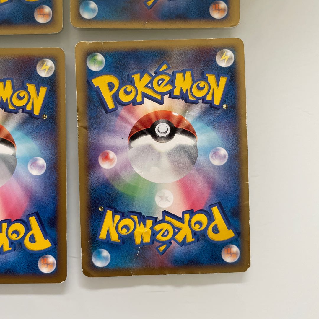 Assorted Pokemon Cards 1枚