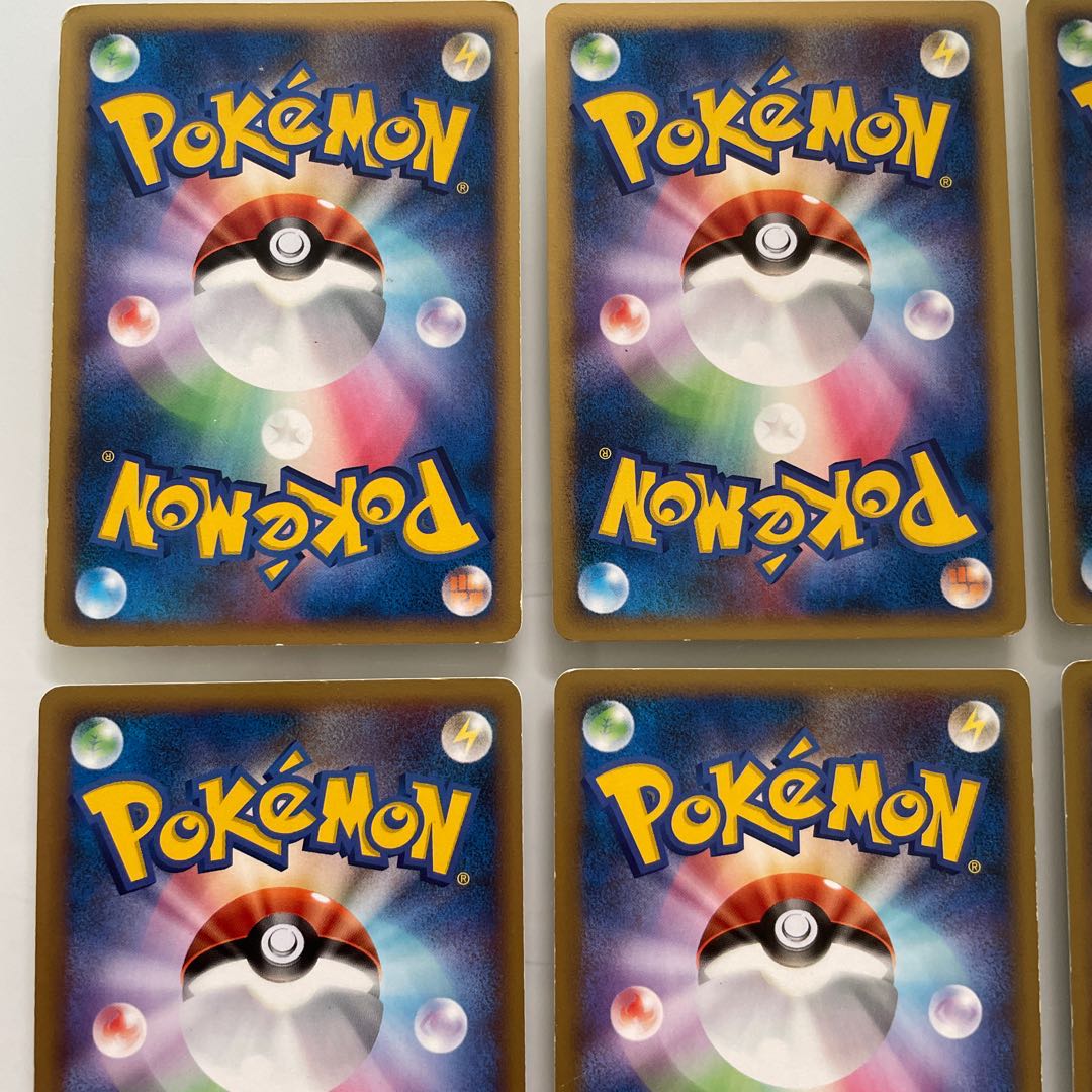 Assorted Pokemon Cards 1枚