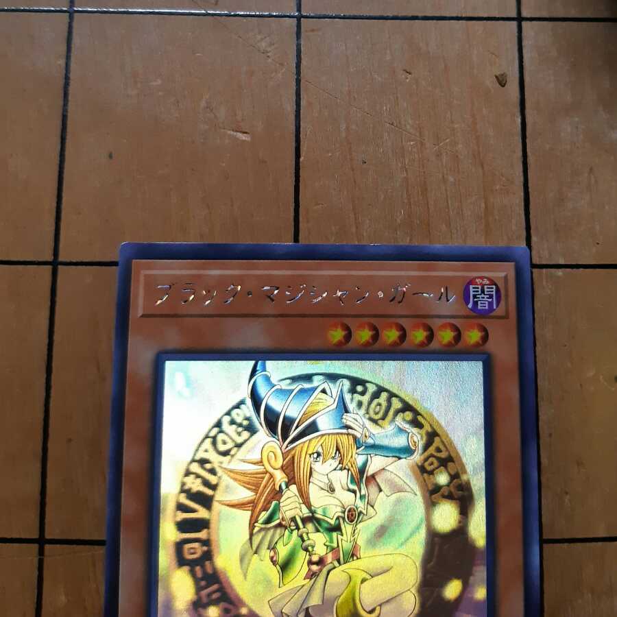 ブラック・マジシャン・ガール ホログラフィックレア 5つ目