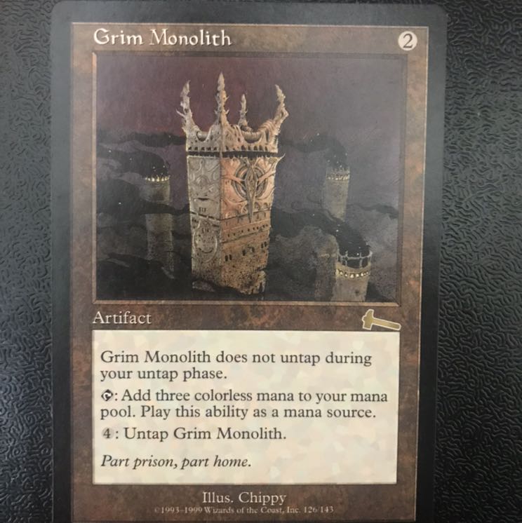 厳かなモノリス