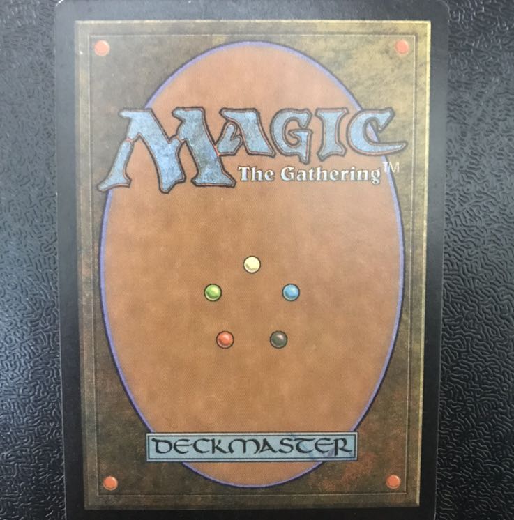 厳かなモノリス