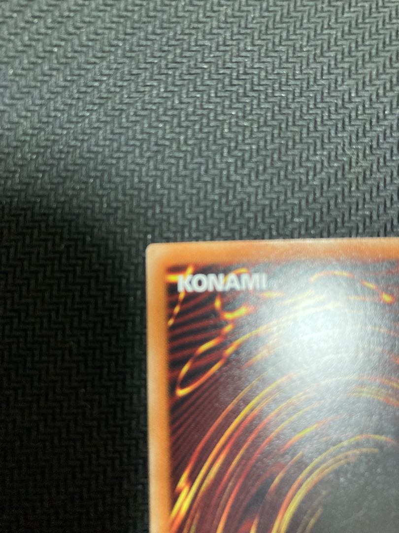 ブラック・マジシャン ホログラフィックレア