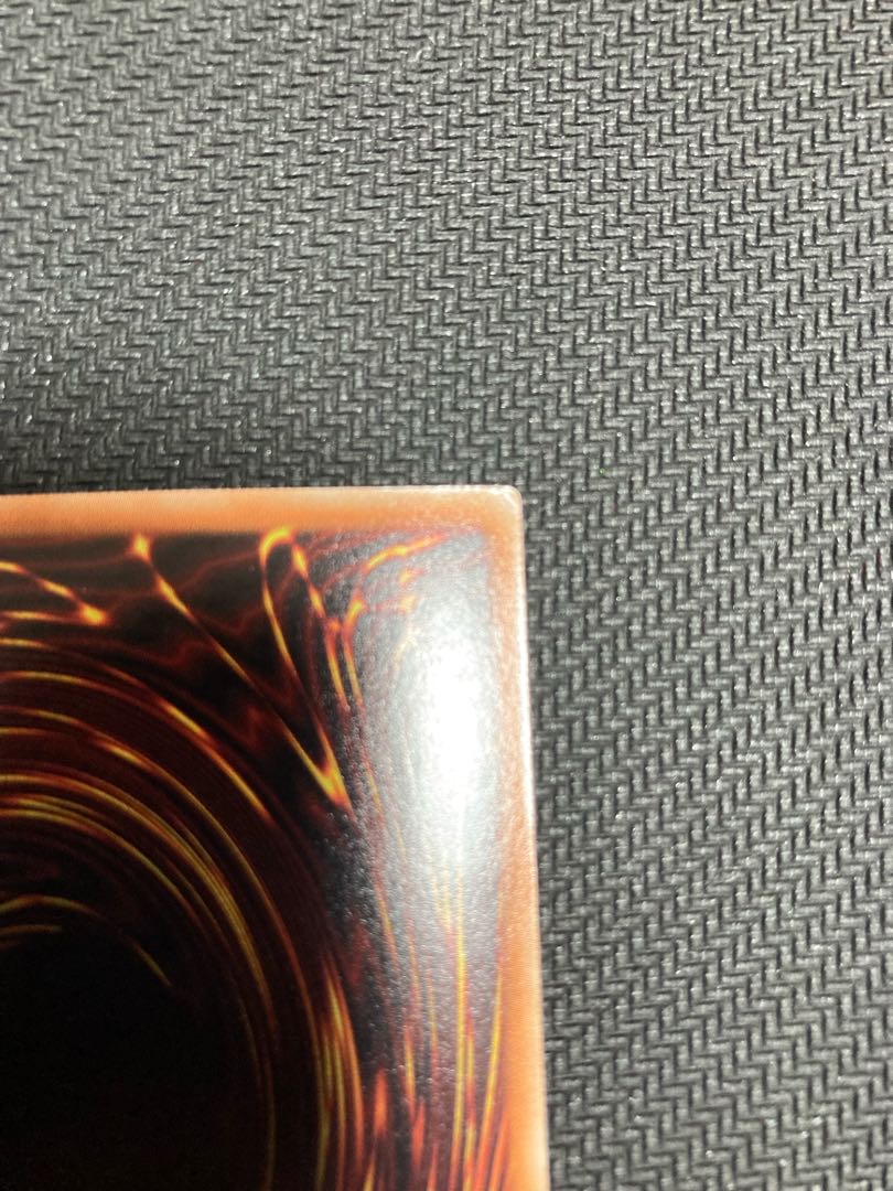 ブラック・マジシャン ホログラフィックレア