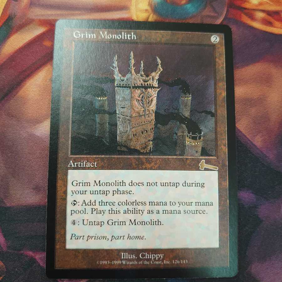 厳かなモノリス