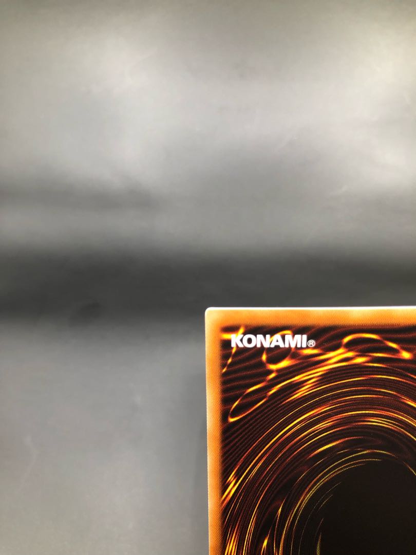 ブラック・マジシャン・ガール ホログラフィックレア