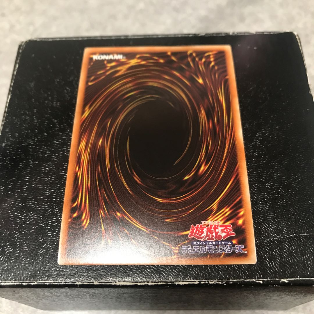 召喚師アレイスター（イラスト違い版） シークレットレア